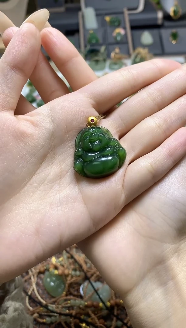 颈饰18K金镶嵌和田玉大*天然和田玉碧玉佛公