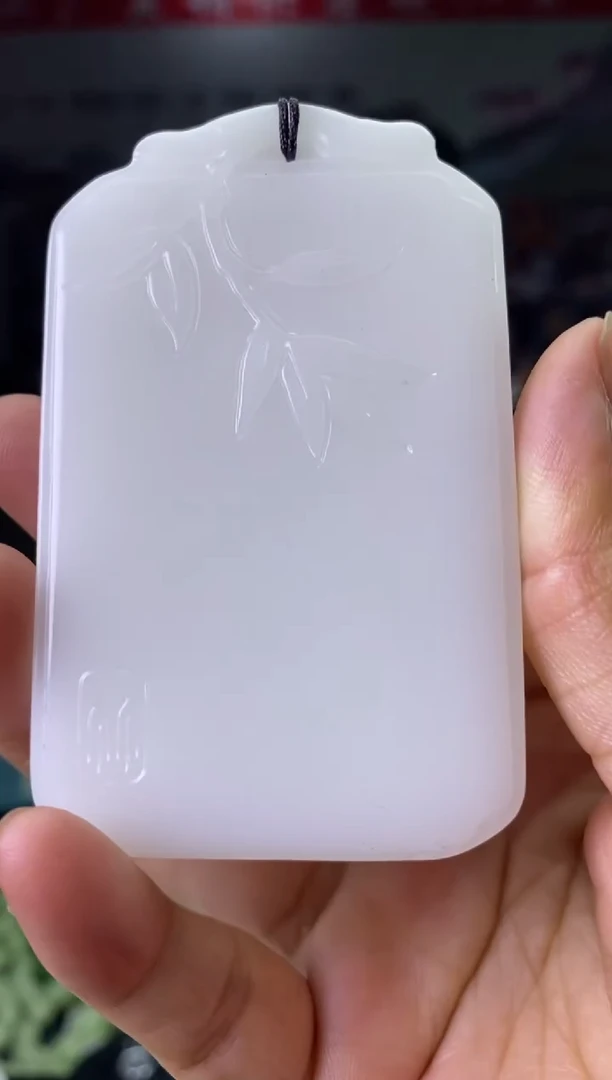 上**心天然玉石未镶嵌颈饰