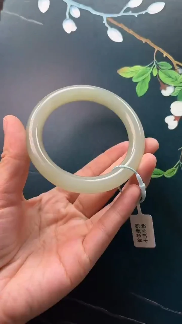 未镶嵌手镯和田玉手镯