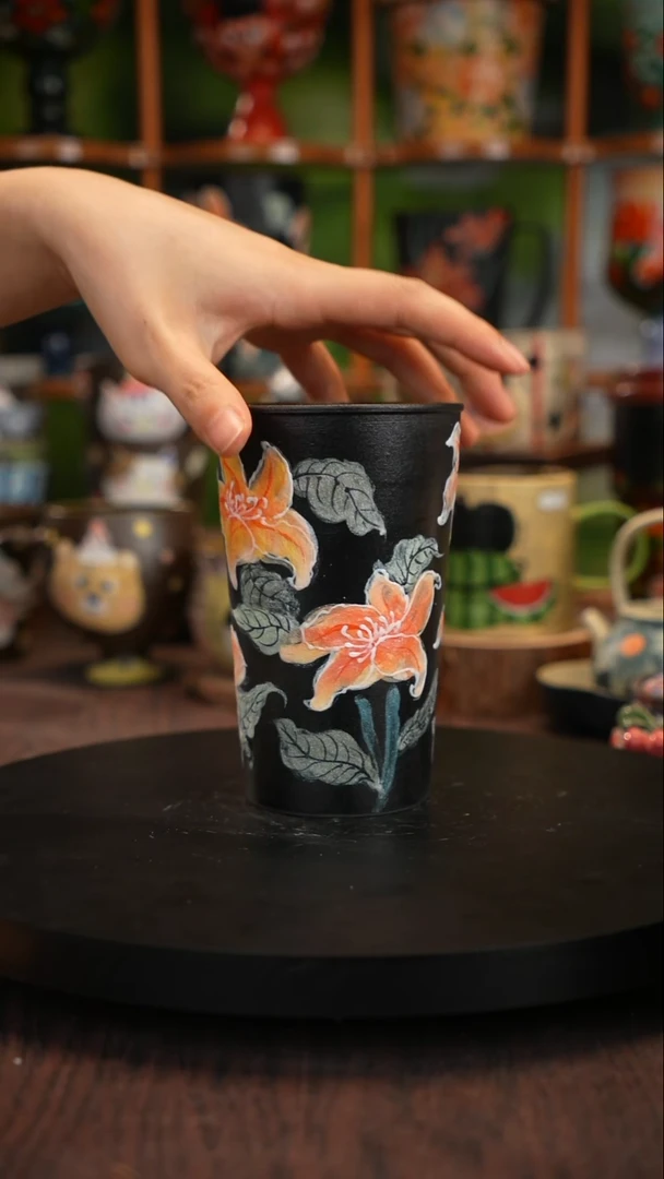 釉下手绘陶瓷杯子