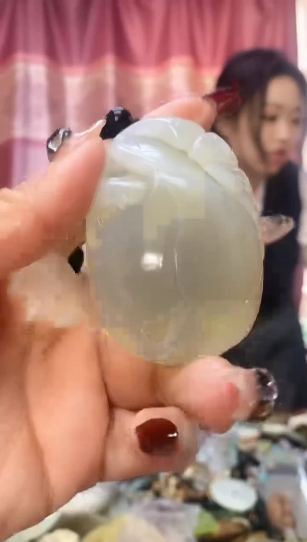 未镶嵌蛇纹石玉吊坠