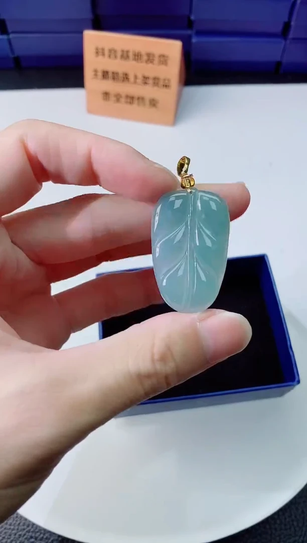 翡翠未镶嵌颈饰1