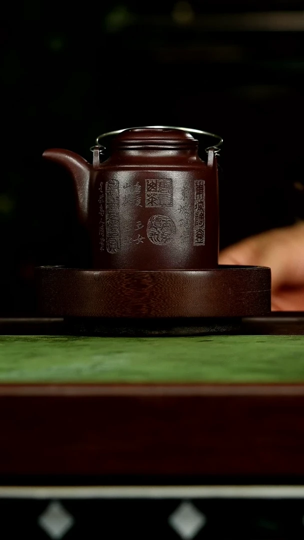 茶壶紫砂k55石红洋桶*尹勤