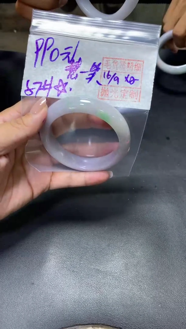 未镶嵌定制翡翠慧***笑+手镯57#990元  毛货需抛光