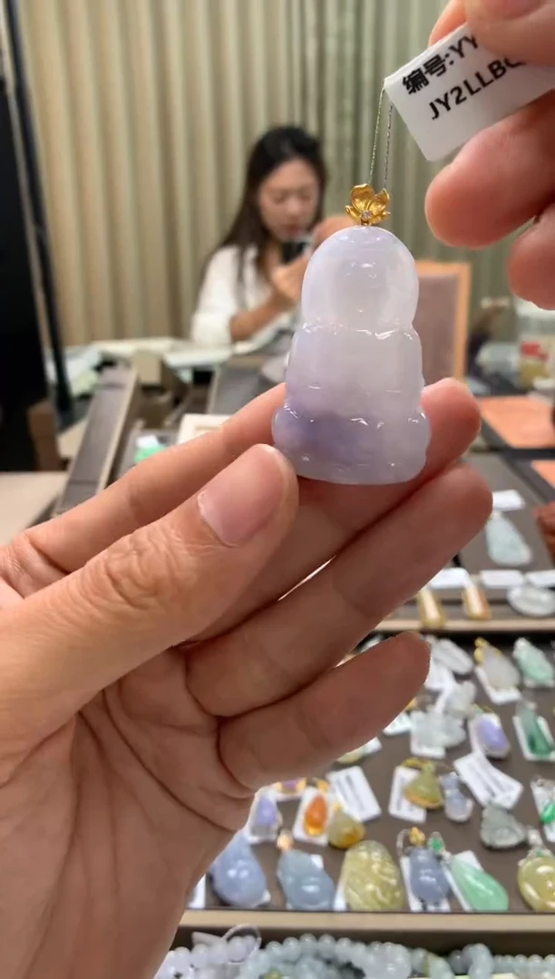 翡翠18K金镶嵌颈饰观音