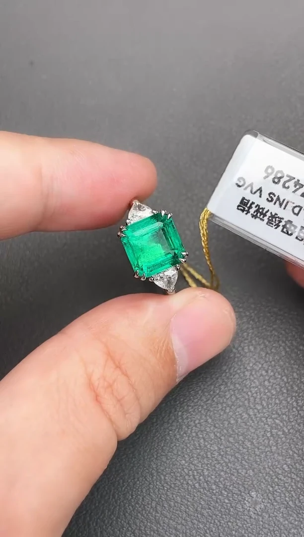 18K金镶嵌戒指祖母绿3.28ct/双十一清货
