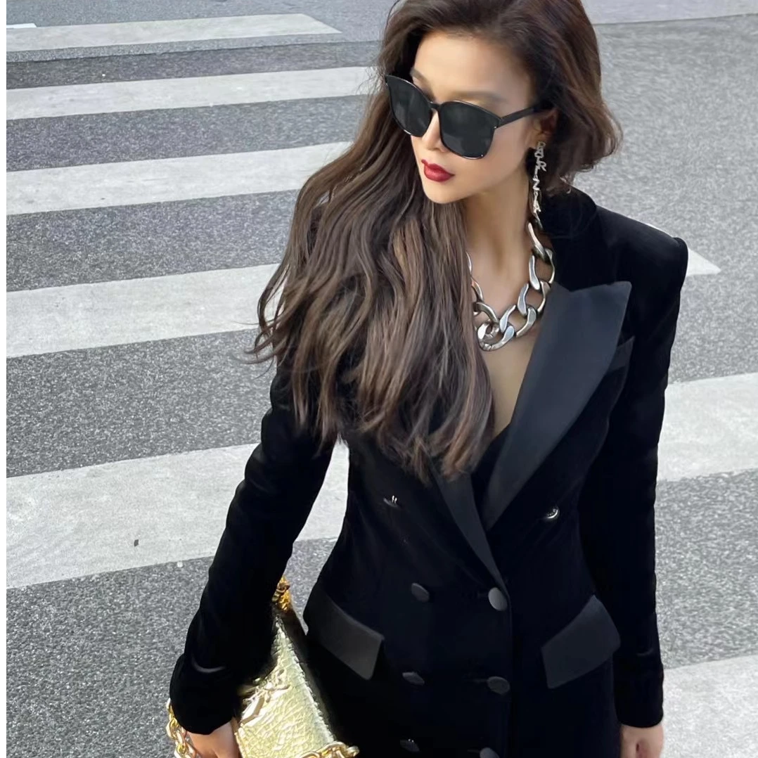 向阳阳高级定制大衣