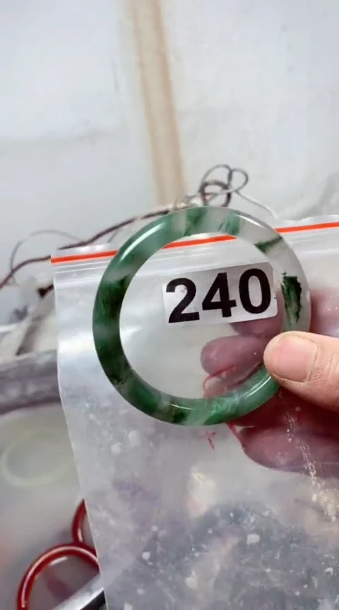 【闪购商品】石英质玉手镯未镶嵌58+240