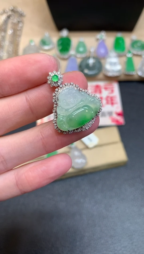 【闪购商品】翡翠颈饰18K金镶嵌佛公【无服务费】