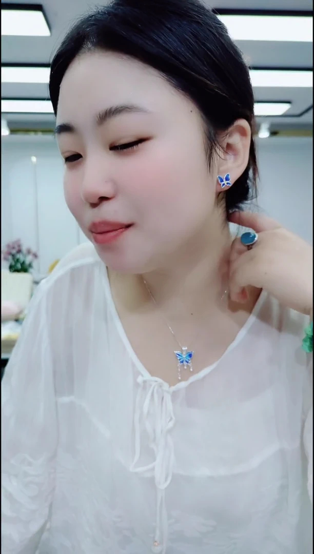 0703蓝色蝴蝶耳钉