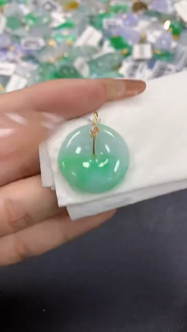 颈饰18K金镶嵌翡翠a货假一赔三支持复检百元上9元证书费自理