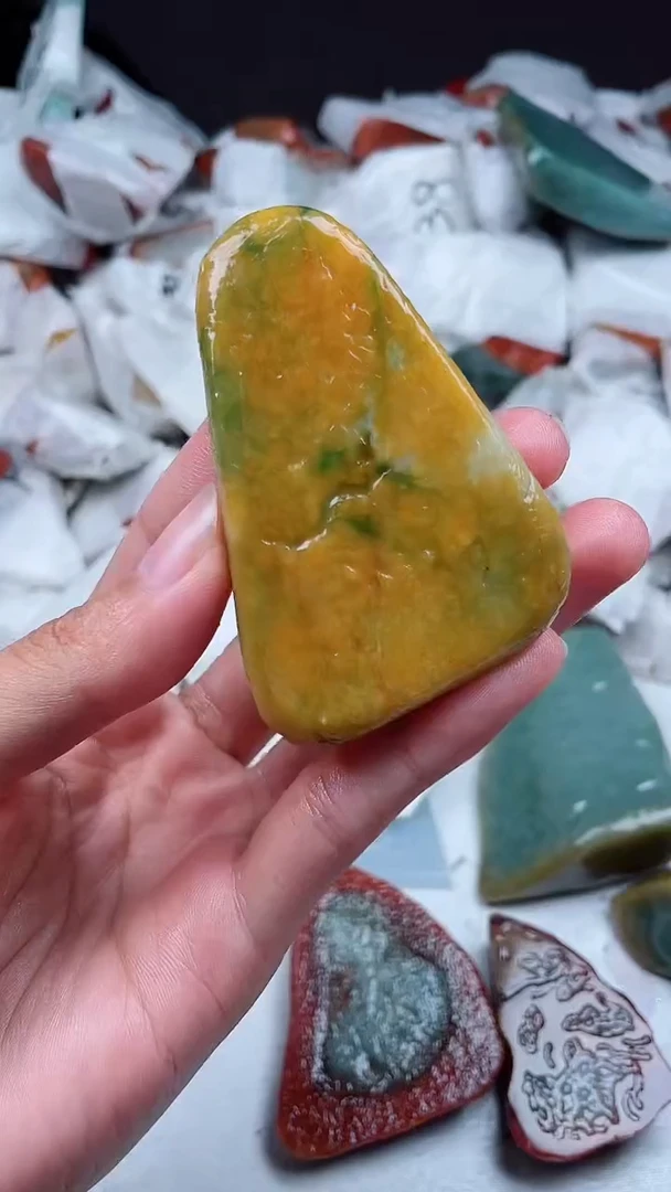 翡翠未镶嵌颈饰晓****〉翡翠