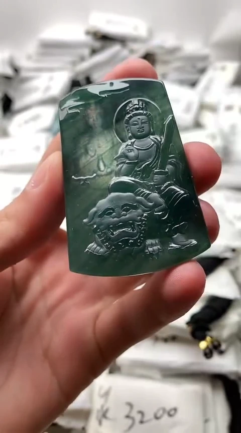 翡翠未镶嵌颈饰文殊