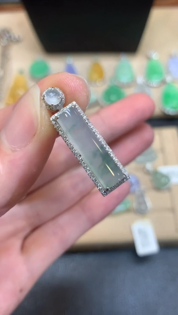 翡翠18K金镶嵌颈饰无事牌【无服务费】