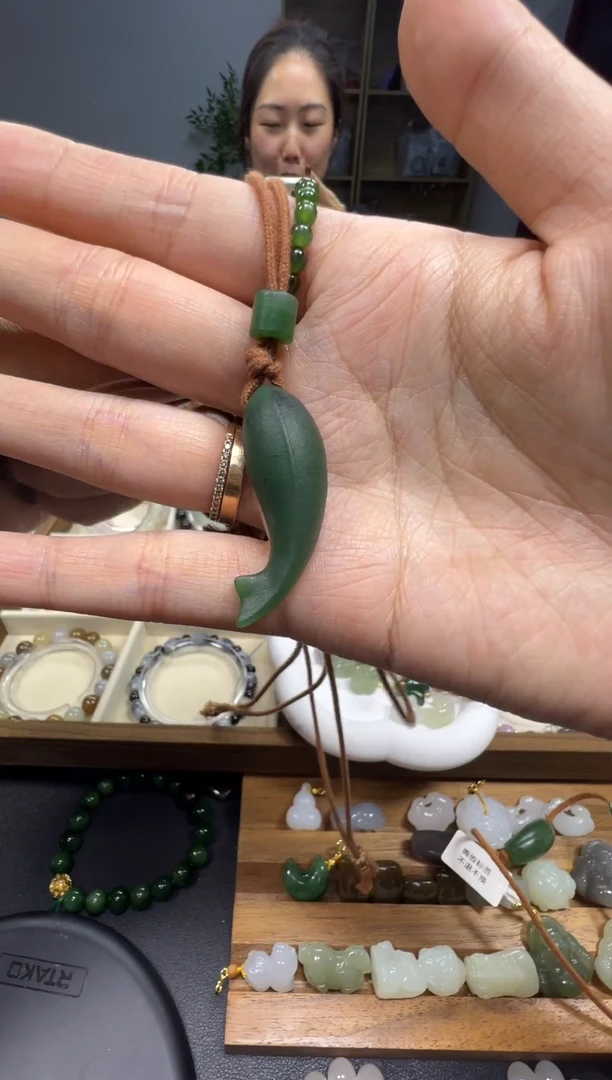 吊坠(赠链)未镶嵌和田玉碧玉小鱼吊坠