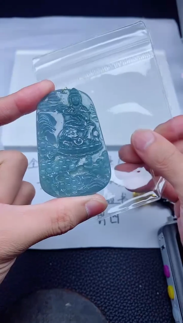 翡翠未镶嵌颈饰