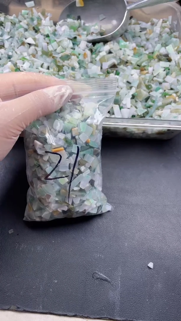 【闪购商品】翡翠颈饰未镶嵌天然翡翠边角迷你号500克21