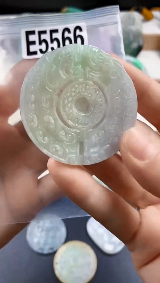 颈饰未镶嵌翡翠天然翡翠吊坠挂件