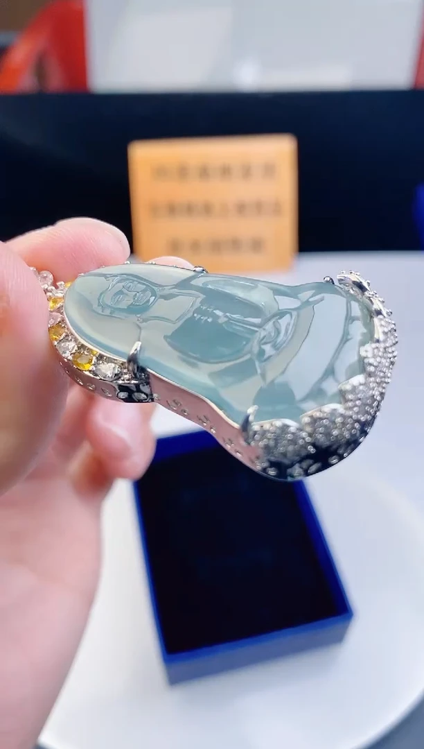 颈饰未镶嵌翡翠