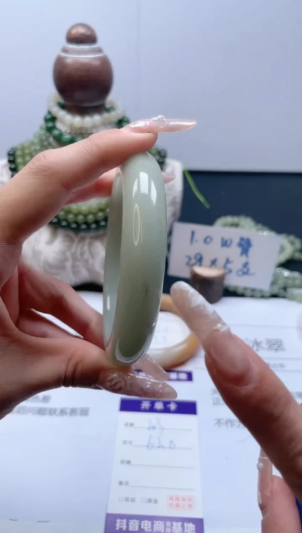 【闪购商品】石英质玉手镯未镶嵌203/62