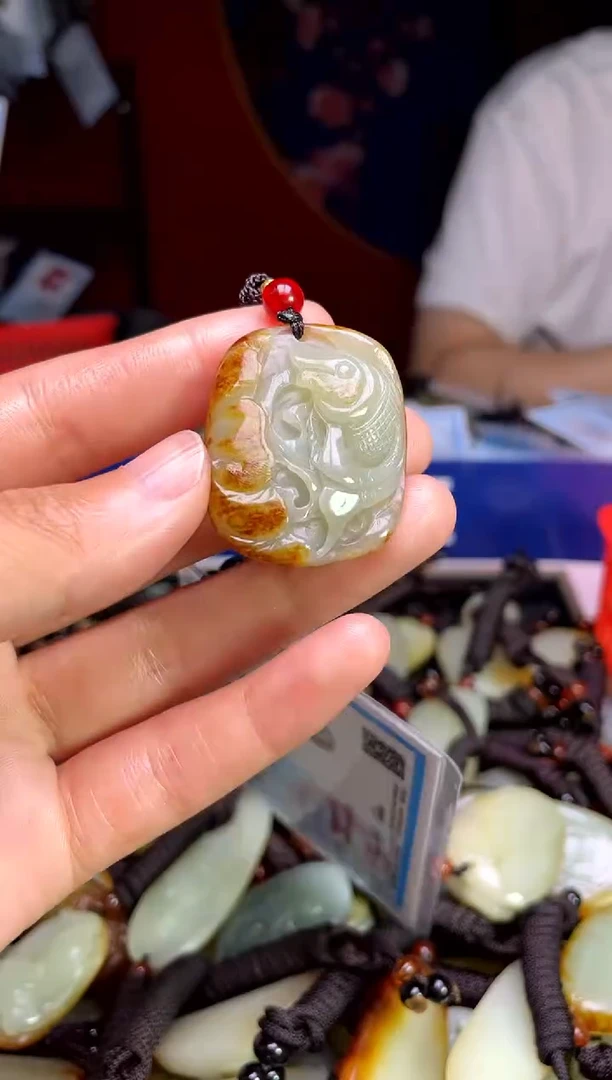 和田玉未镶嵌颈饰1