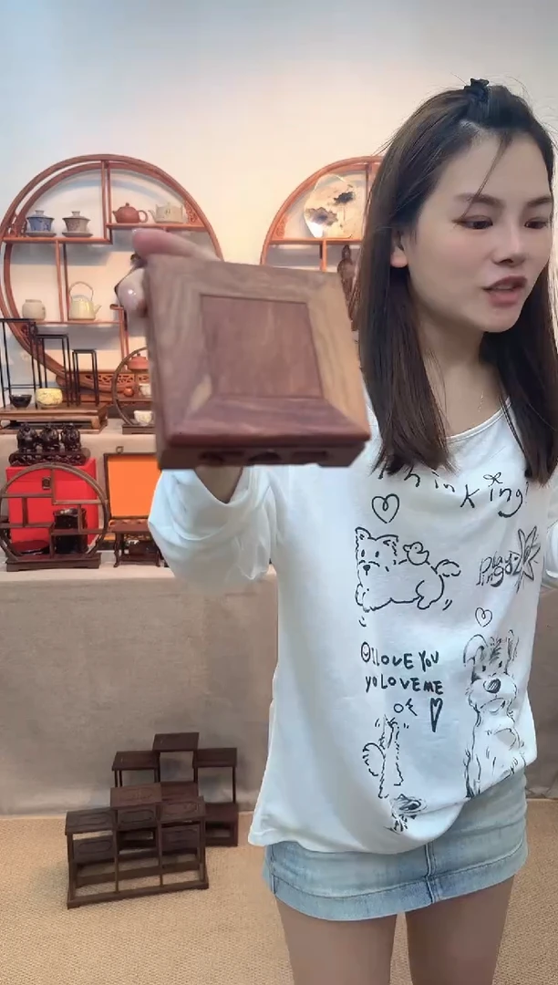 花梨木类正方小底座一个