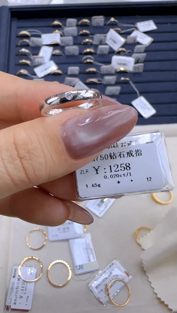 【闪购商品】钻石戒指/指环18K金镶嵌113900