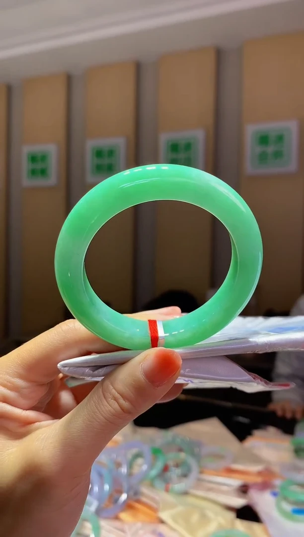 未镶嵌手镯翡翠-K81 圈口53.6