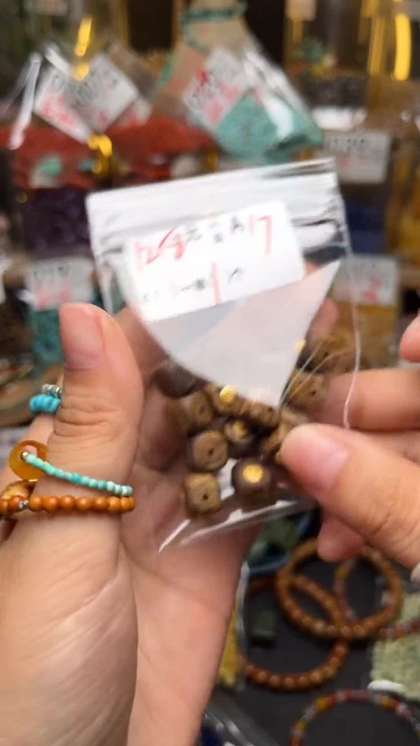 未镶嵌琥珀珠宝奇石A17