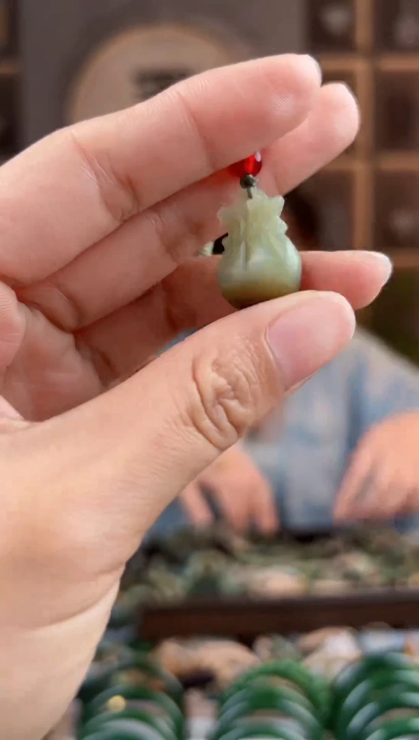 颈饰未镶嵌和田玉拍一发一，拍一发一
