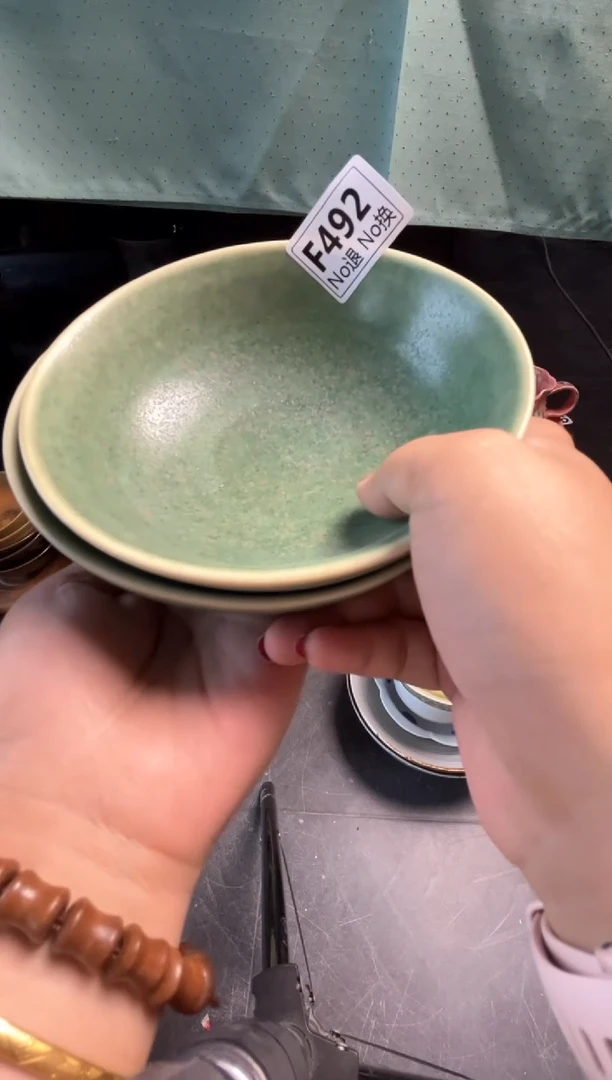 瓷片天**清f492绿色圆碗2只