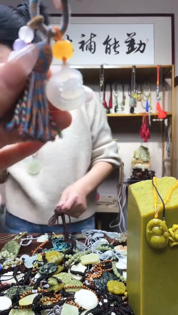 未镶嵌岫玉吊坠·