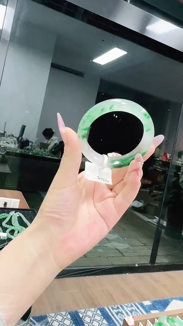 未镶嵌1石英质玉（非洲翠）/1871-54