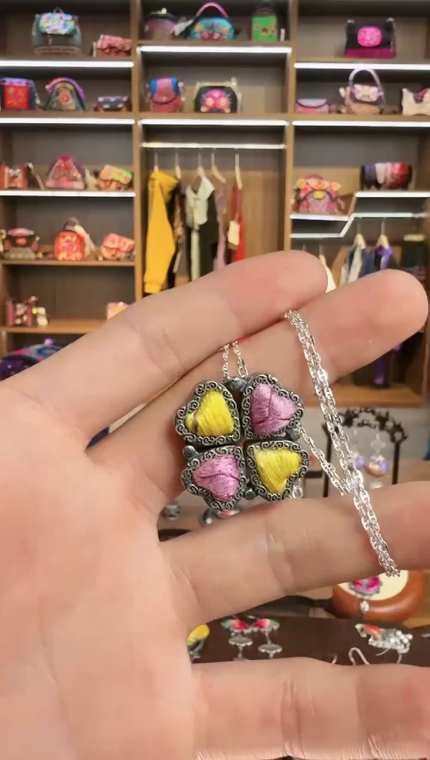 【闪购商品】织绣191蒙阿苏苗绣传承