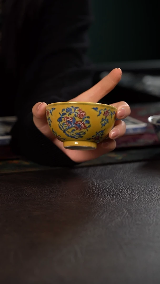 小*子尾款 贵红窑黄釉青花釉里红缠枝团纹三多鸡心杯