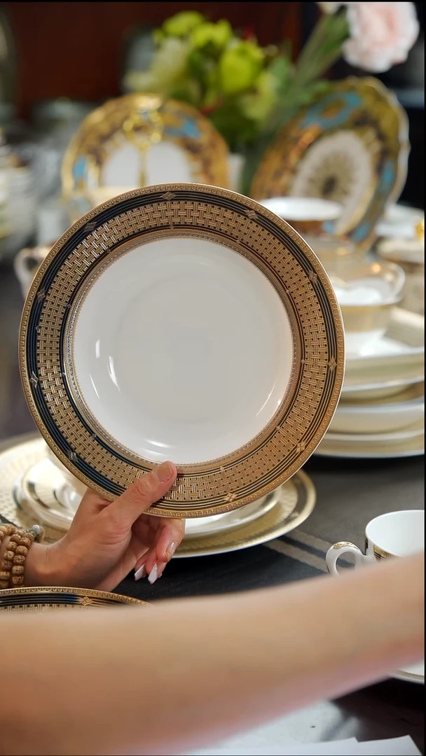 瓷片8.5英寸草帽盘1个