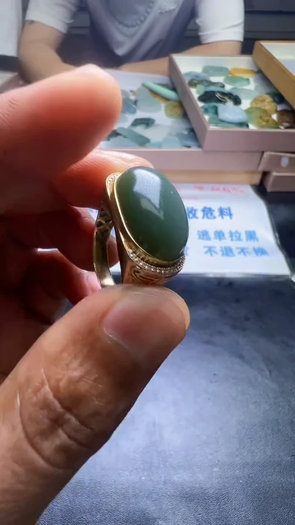 18K金镶嵌戒指和田玉余*天然和田玉