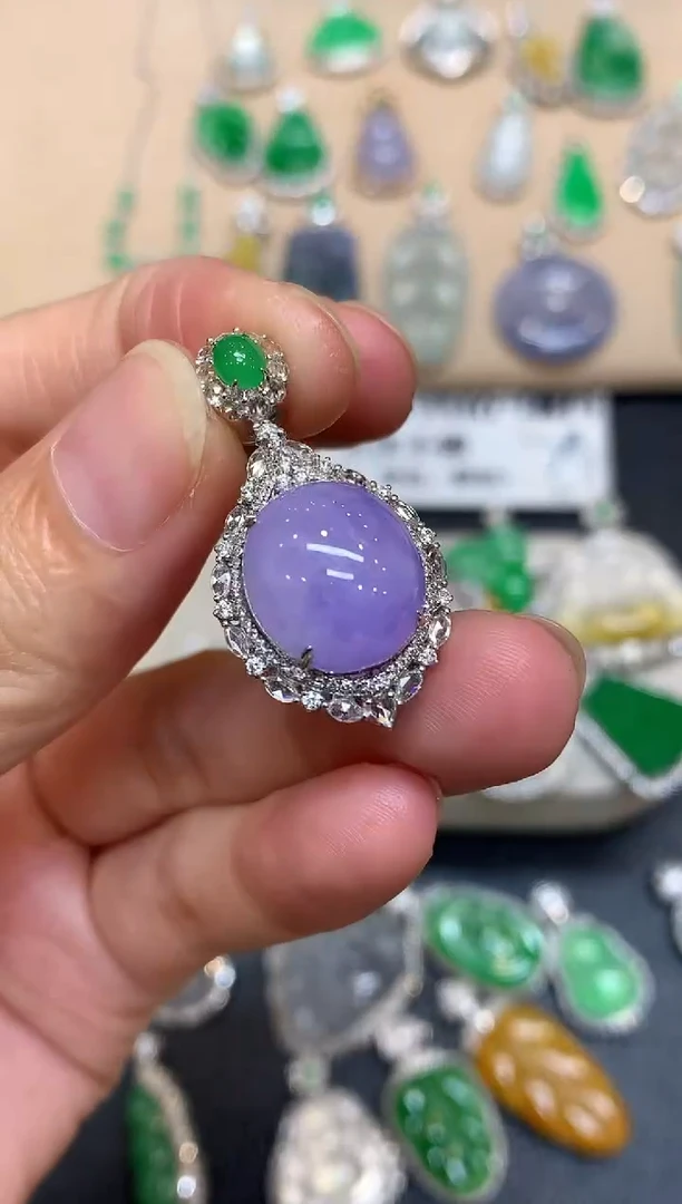 颈饰18K金镶嵌翡翠蛋面【无服务费