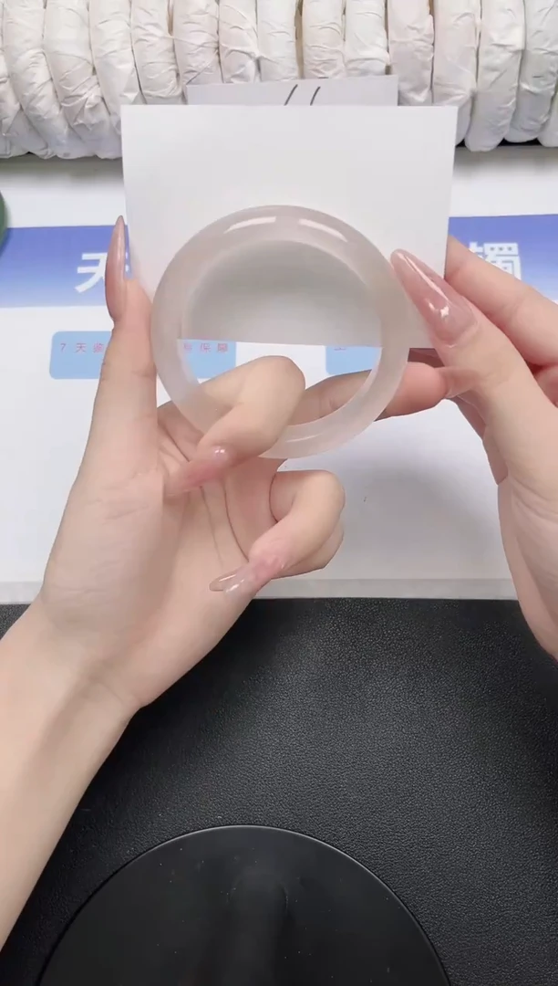 未镶嵌手镯石英质玉34-57.2