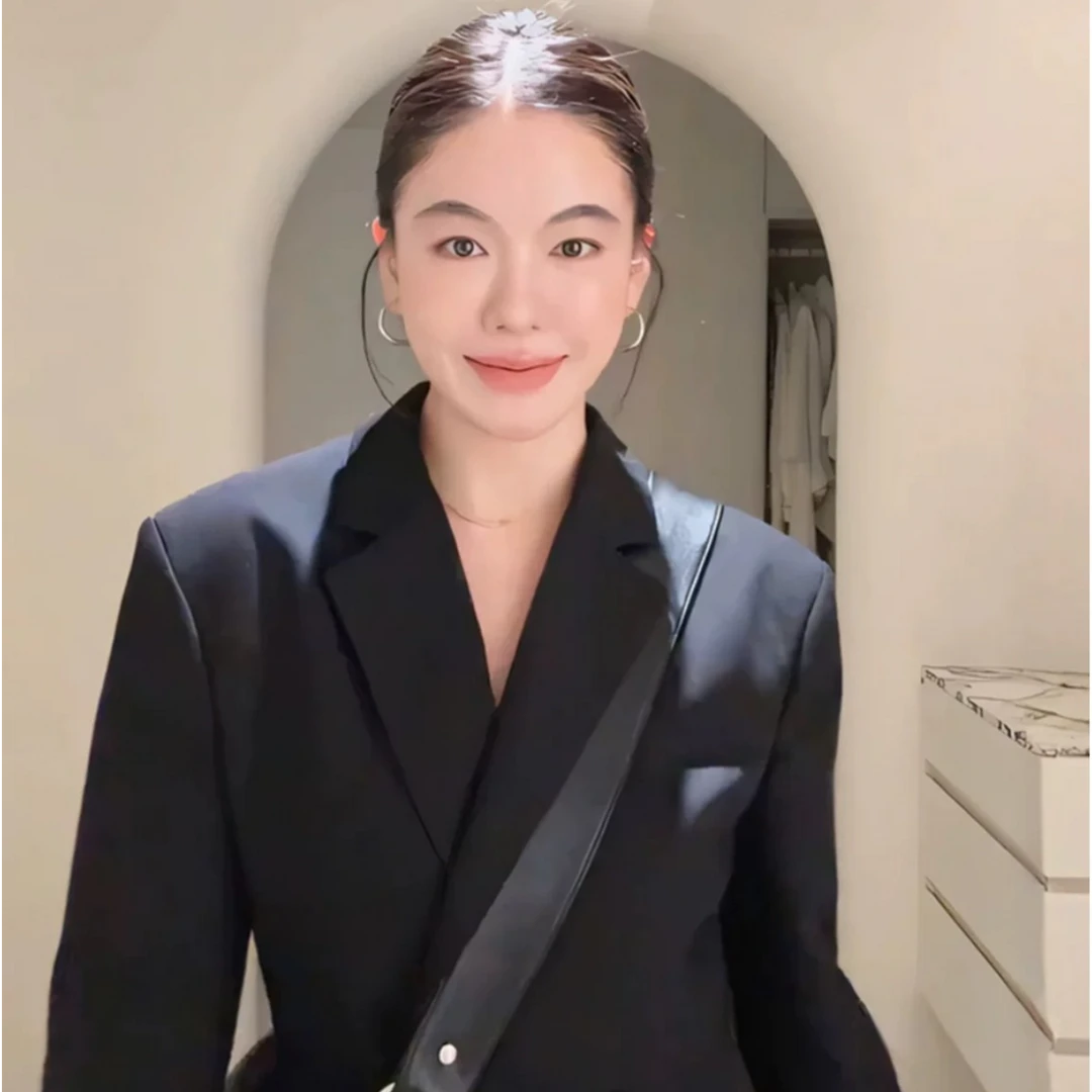 2025酷飒倒三角比例外套极简风黑色气质轻奢休闲收腰西服西装