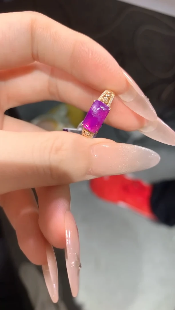 18K金镶嵌苏纪石（舒俱来）.戒指