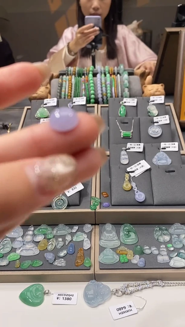 颈饰未镶嵌翡翠蛋面