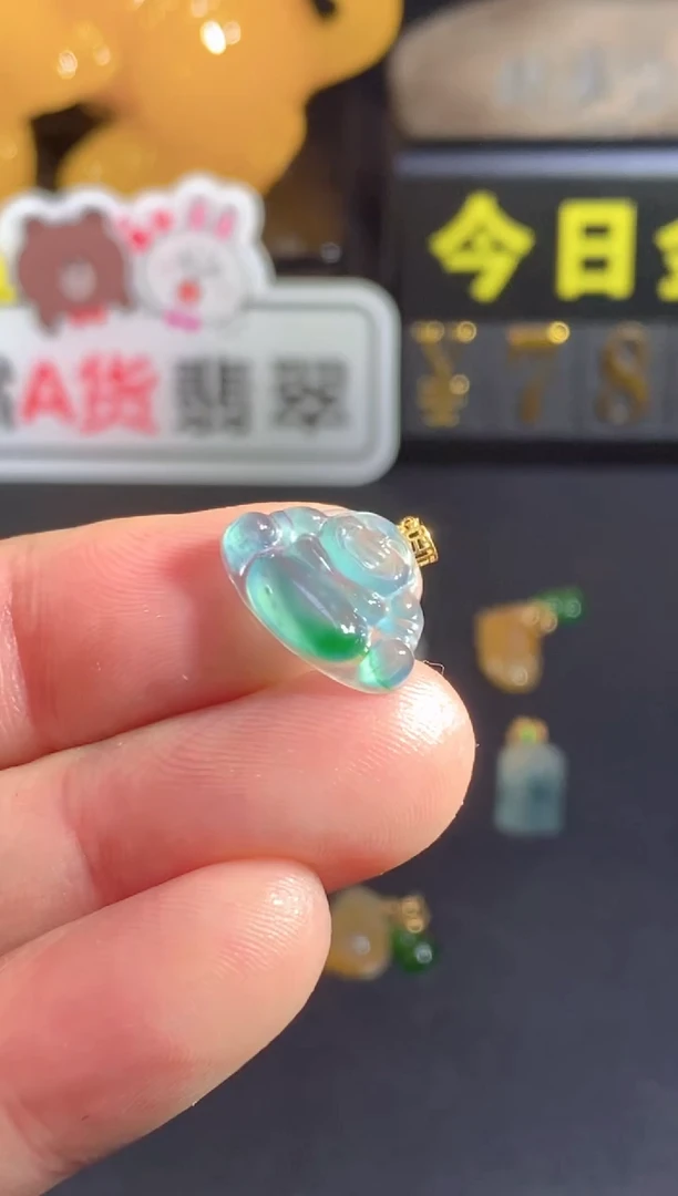颈饰18K金镶嵌翡翠
