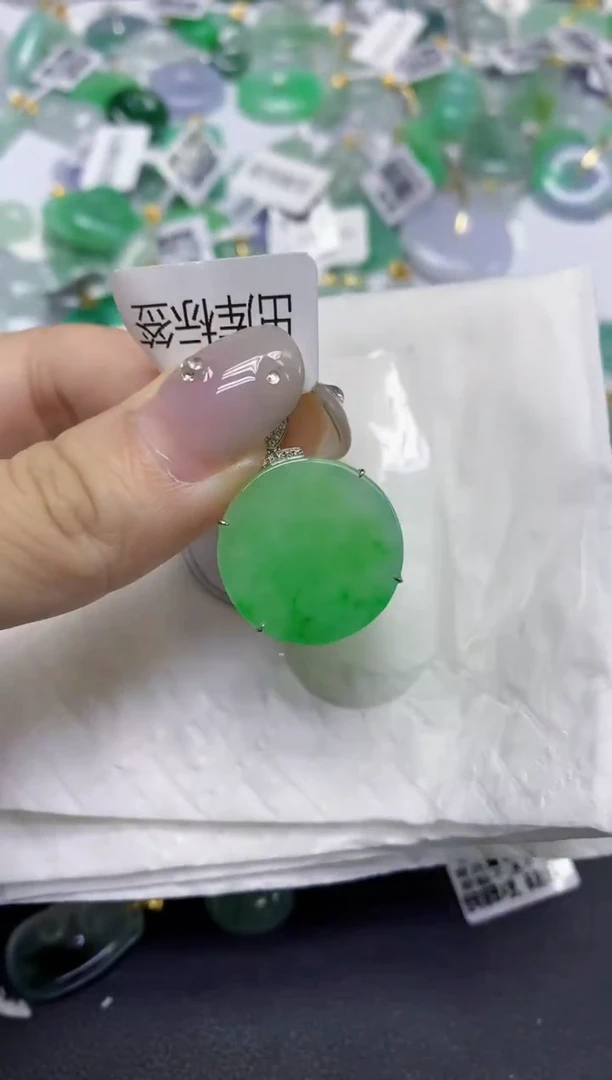 颈饰18K金镶嵌翡翠天然缅甸翡翠A货百元以上9元证书费自理