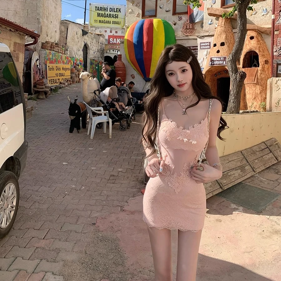 【绵绵仲夏】韩系气质女神2025夏季新款ins性感花朵拼接蕾丝连衣裙