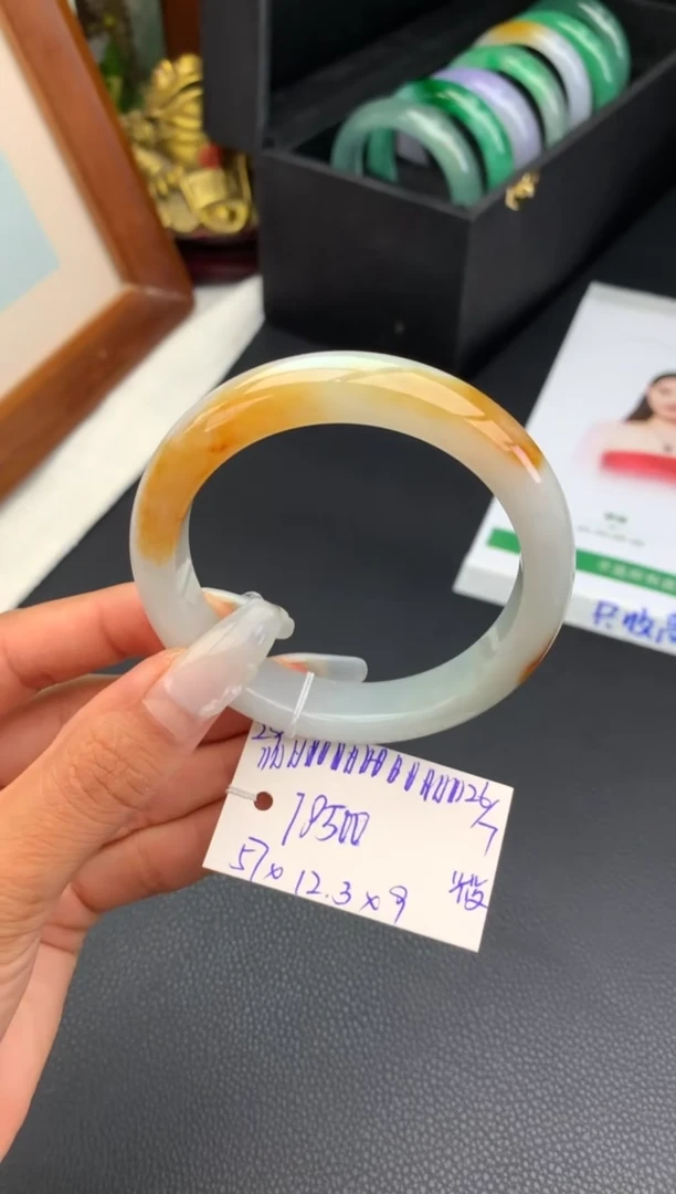 翡翠手镯未镶嵌手镯