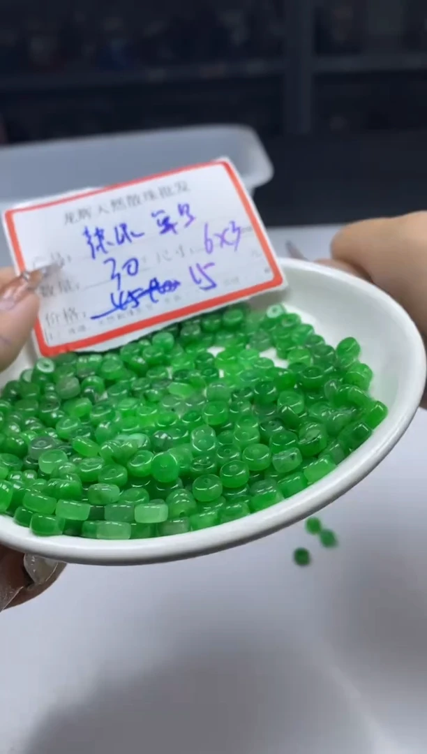 手饰翡翠未镶嵌w1700辣绿翡算盘6*3mm*30颗