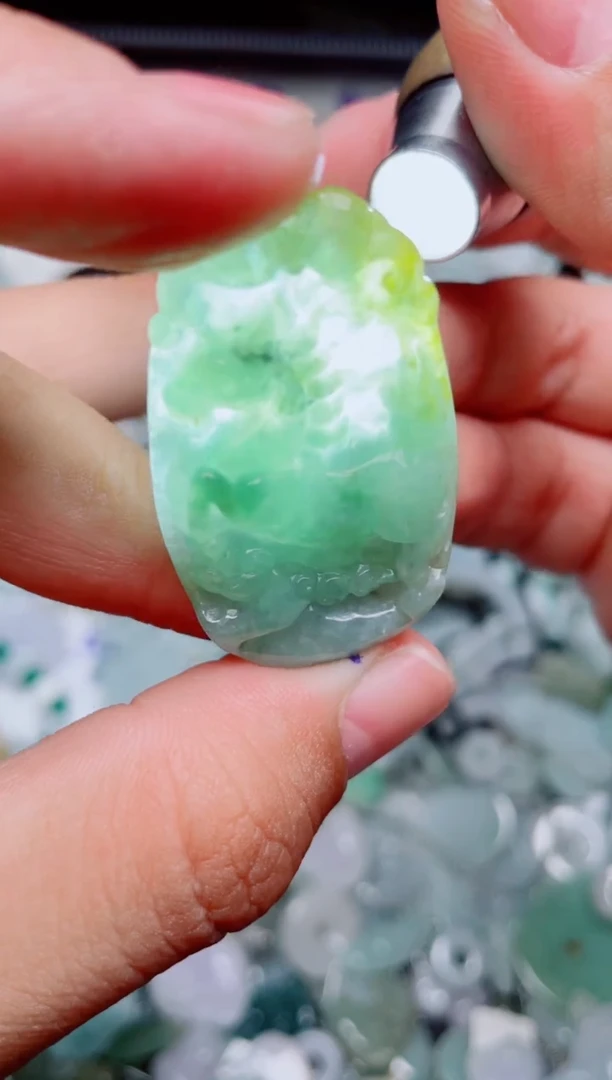 翡翠未镶嵌颈饰31