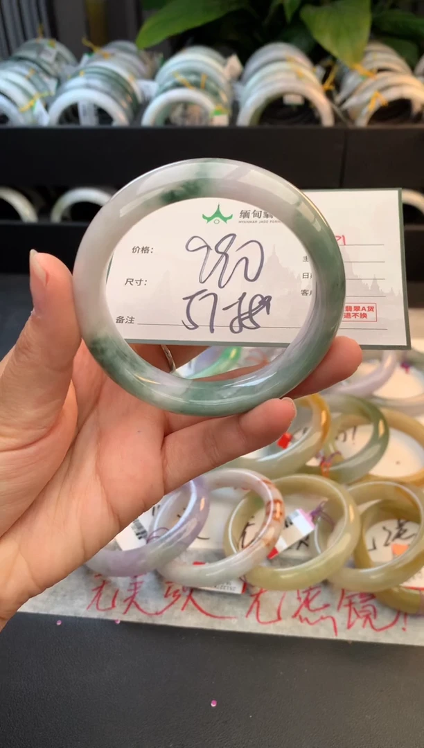 未镶嵌定制翡翠毛货需精细抛光+多人