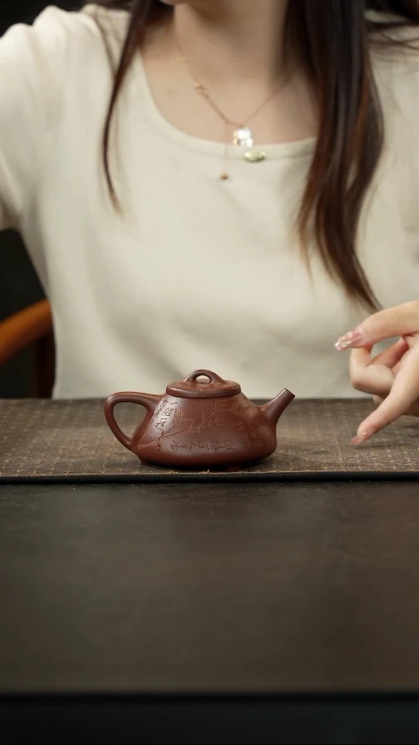 茶壶紫砂底槽青子冶石瓢刻绘150cc